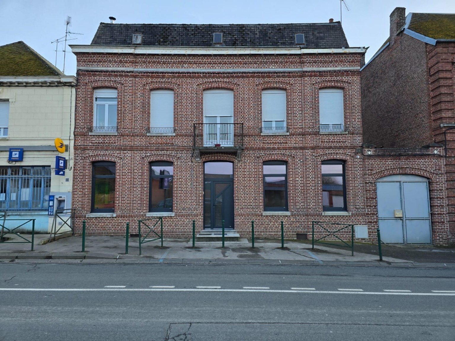 Façade avec menuiseries rénovées